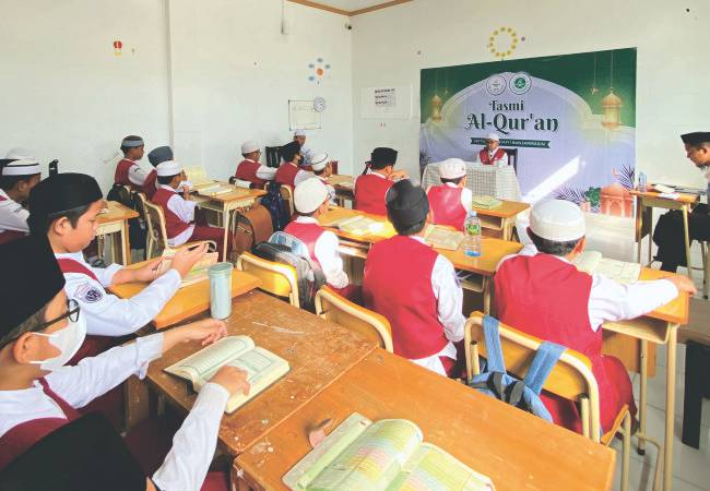 Generasi Qurani yang cerdas dan berakhlak mulia 01