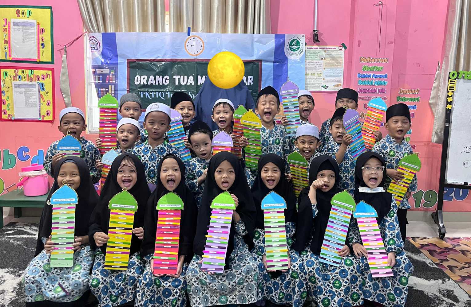 Membuat hiasan kalender hijriah KB-TKITQ Membuat hiasan kalender hijriah KB-TKITQ